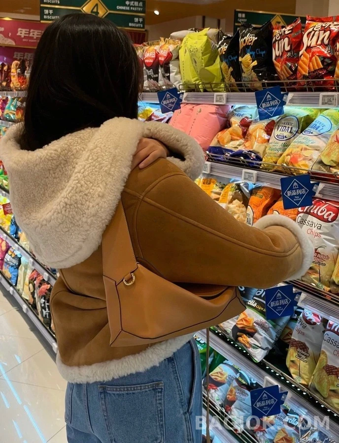 로에베 로에베 스몰 퍼즐 백 클래식 카프스킨 탠 상세 이미지